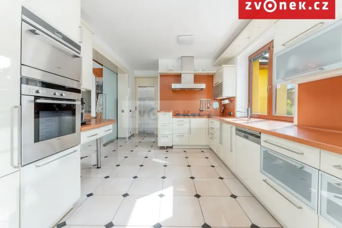 Prodej vily, Hranice, Pod Bílým kamenem, 540 m2