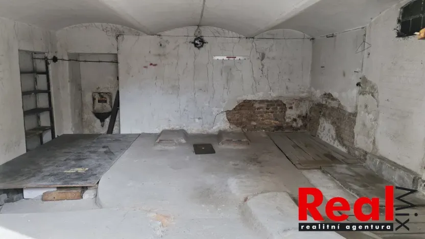 Pronájem garáže, Brno - Veveří, Grohova, 30 m2