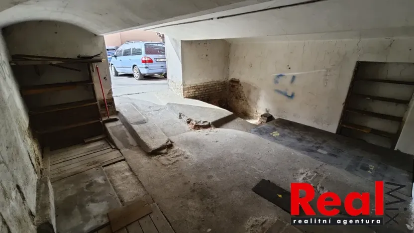 Pronájem garáže, Brno - Veveří, Grohova, 30 m2