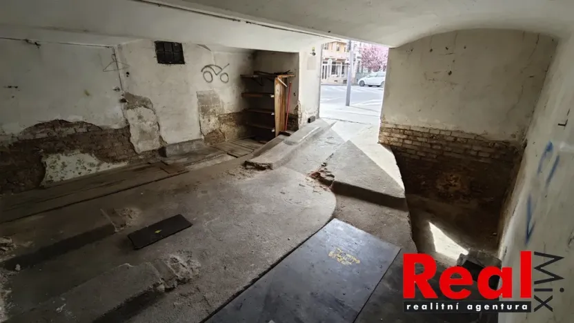 Pronájem garáže, Brno - Veveří, Grohova, 30 m2