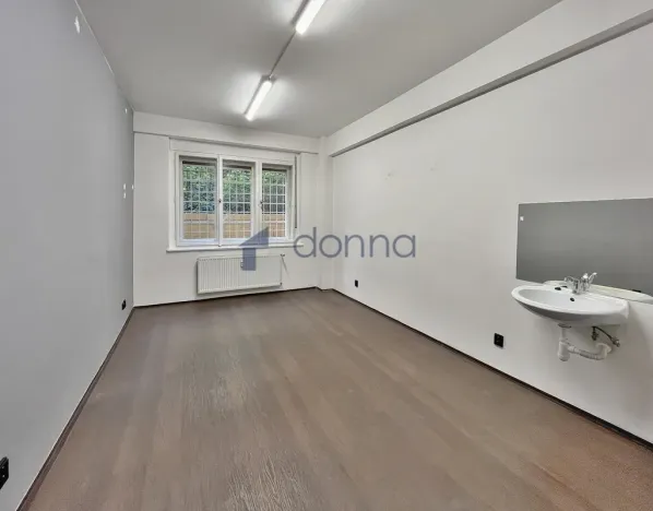 Pronájem obchodního prostoru, Praha, Šrobárova, 139 m2