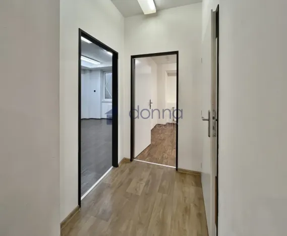 Pronájem obchodního prostoru, Praha, Šrobárova, 139 m2