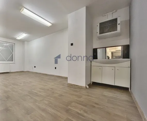 Pronájem obchodního prostoru, Praha, Šrobárova, 139 m2