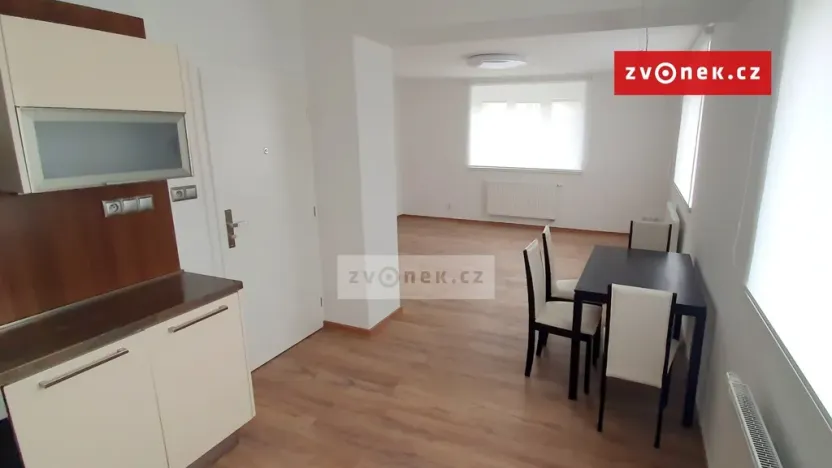 Pronájem bytu 2+1, Zlín - Kostelec, Lešenská, 75 m2