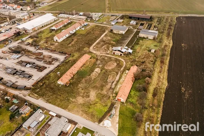 Prodej komerčního pozemku, Strachotín, 9422 m2