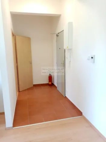 Pronájem bytu 1+kk, Adamov, Nádražní, 27 m2