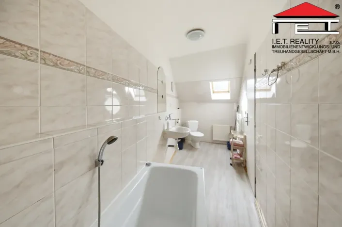 Prodej rodinného domu, Rynholec, nám. 1. máje, 561 m2