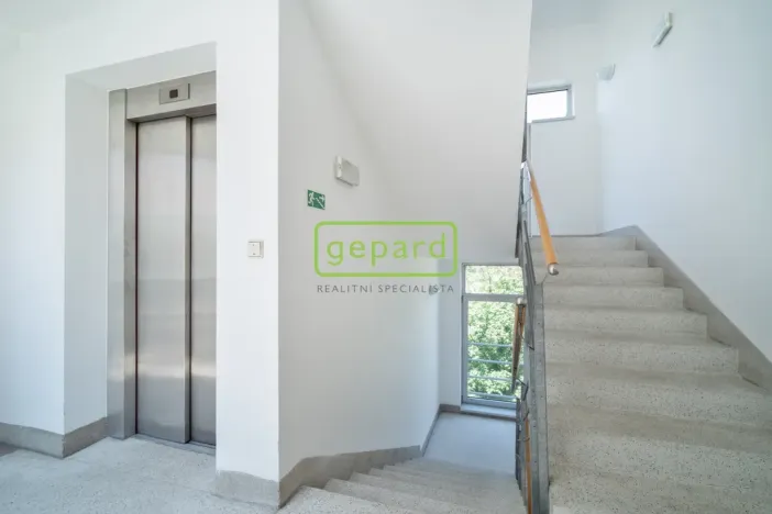 Pronájem bytu 1+kk, Praha, Hartigova, 28 m2