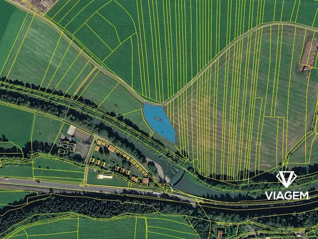 Prodej podílu pole, Hovězí, 592 m2