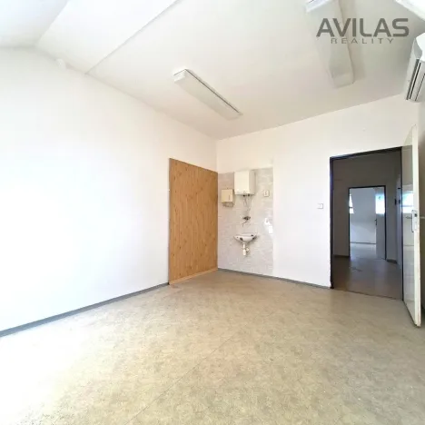 Pronájem kanceláře, Benešov, Masarykovo náměstí, 58 m2