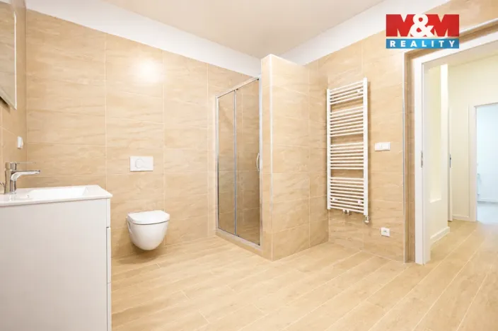 Prodej činžovního domu, Karlovy Vary - Tašovice, Česká, 200 m2