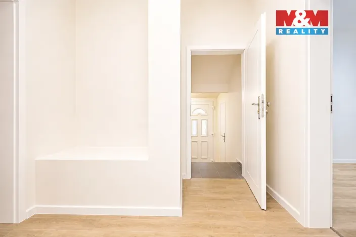 Prodej rodinného domu, Karlovy Vary - Tašovice, Česká, 200 m2