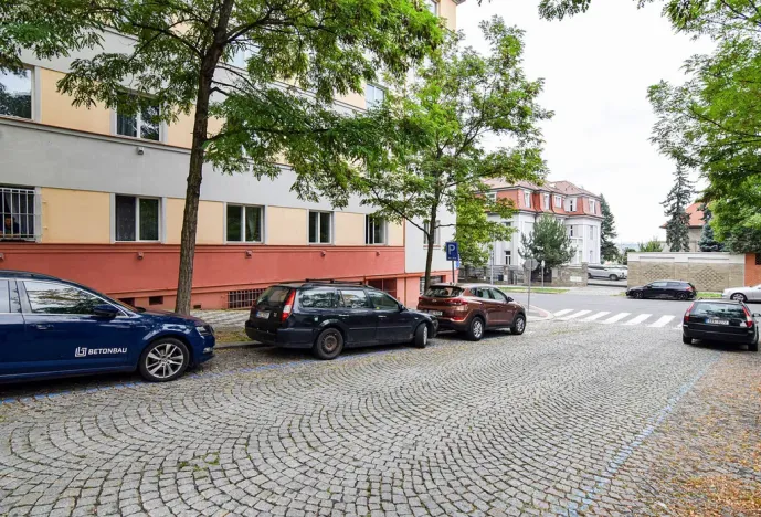 Pronájem bytu 1+kk, Praha - Vinohrady, Šrobárova, 28 m2