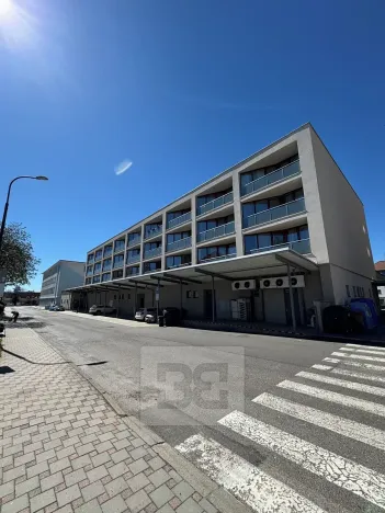 Pronájem bytu 2+kk, Sezimovo Ústí, náměstí Tomáše Bati, 46 m2
