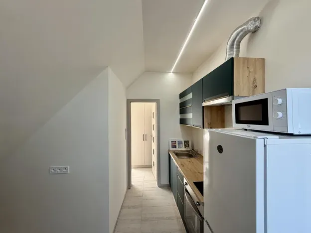 Pronájem bytu 2+kk, Praha - Žižkov, Na Jarově, 35 m2