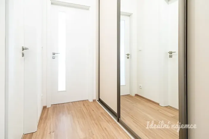 Pronájem bytu 1+kk, Praha, Poděbradská, 35 m2