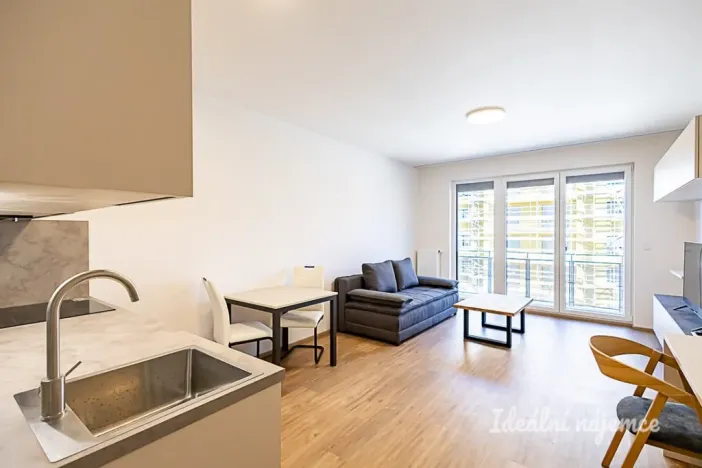 Pronájem bytu 1+kk, Praha, Poděbradská, 35 m2