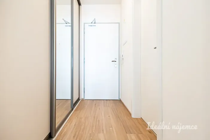 Pronájem bytu 1+kk, Praha, Poděbradská, 35 m2