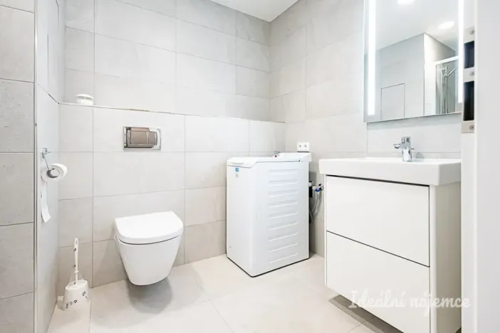 Pronájem bytu 1+kk, Praha, Poděbradská, 35 m2
