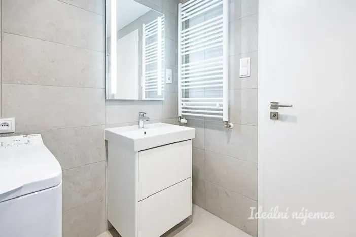 Pronájem bytu 1+kk, Praha, Poděbradská, 35 m2