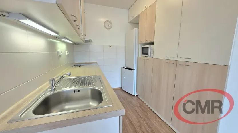 Pronájem bytu 2+kk, Praha, Hněvkovského, 41 m2