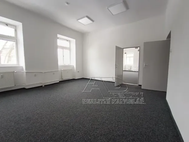 Pronájem kanceláře, České Budějovice, Kanovnická, 132 m2