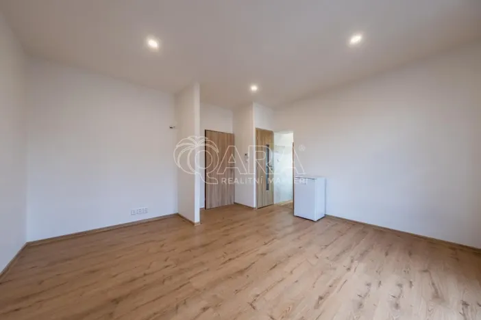 Pronájem bytu 1+kk, Praha - Malešice, U tvrze, 27 m2
