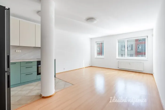 Pronájem bytu 1+kk, Praha, Trmická, 36 m2