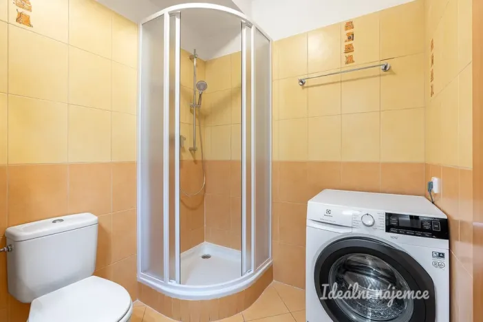 Pronájem bytu 1+kk, Praha, Trmická, 36 m2