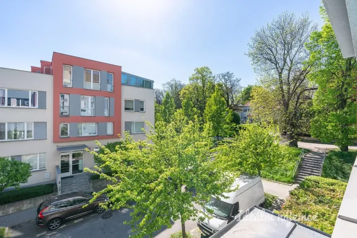 Pronájem bytu 1+kk, Praha, Trmická, 36 m2