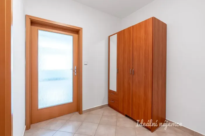 Pronájem bytu 1+kk, Praha - Prosek, Trmická, 36 m2