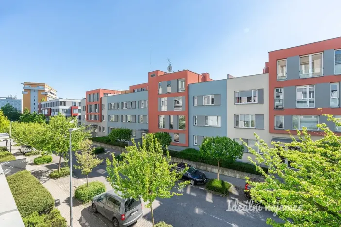 Pronájem bytu 1+kk, Praha - Prosek, Trmická, 36 m2
