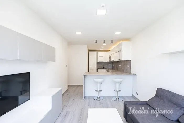 Pronájem bytu 2+kk, Praha - Černý Most, Breitcetlova, 45 m2