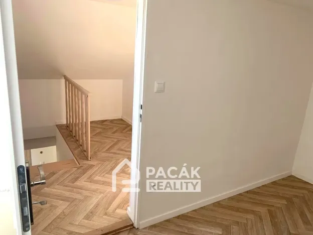 Pronájem bytu 2+1, Olomouc - Holice, Hanácká, 68 m2