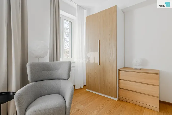 Pronájem atypického bytu, Praha - Strašnice, U krbu, 20 m2