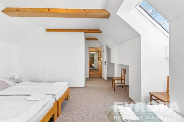 Pronájem komerční nemovitosti, Okrouhlička, 572 m2