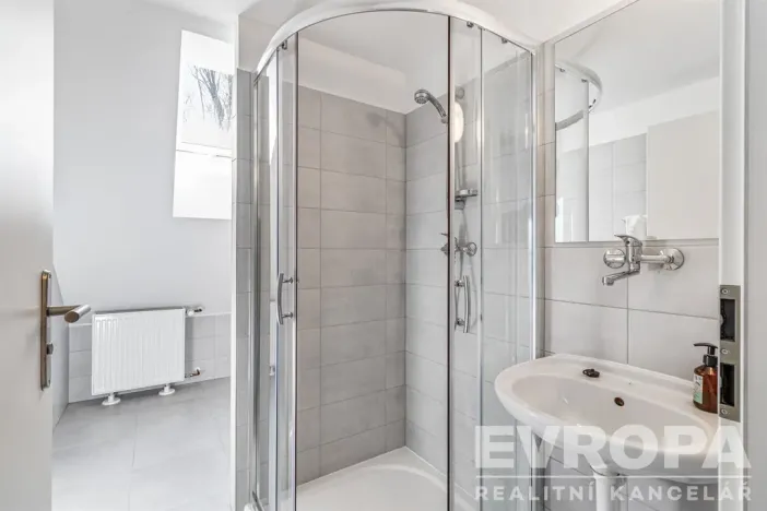 Pronájem komerční nemovitosti, Okrouhlička, 572 m2