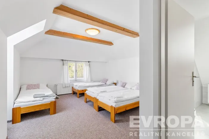 Pronájem komerční nemovitosti, Okrouhlička, 572 m2