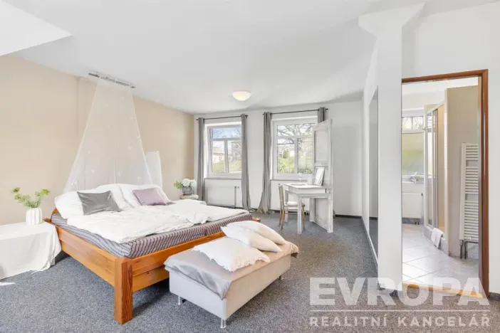 Pronájem komerční nemovitosti, Okrouhlička, 572 m2