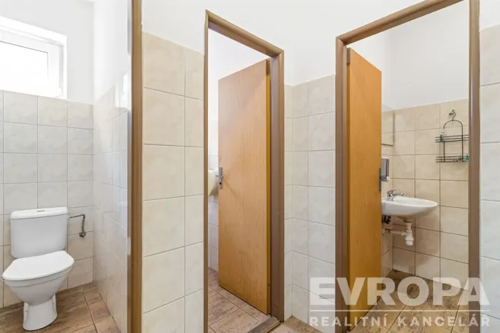 Pronájem komerční nemovitosti, Okrouhlička, 572 m2