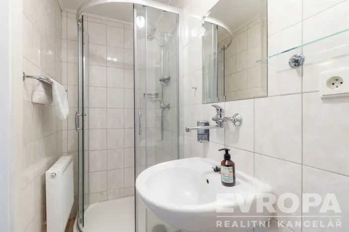 Pronájem komerční nemovitosti, Okrouhlička, 572 m2