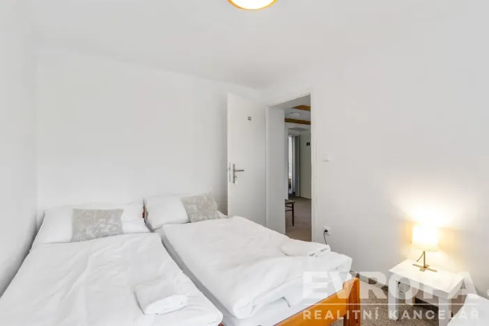 Pronájem komerční nemovitosti, Okrouhlička, 572 m2