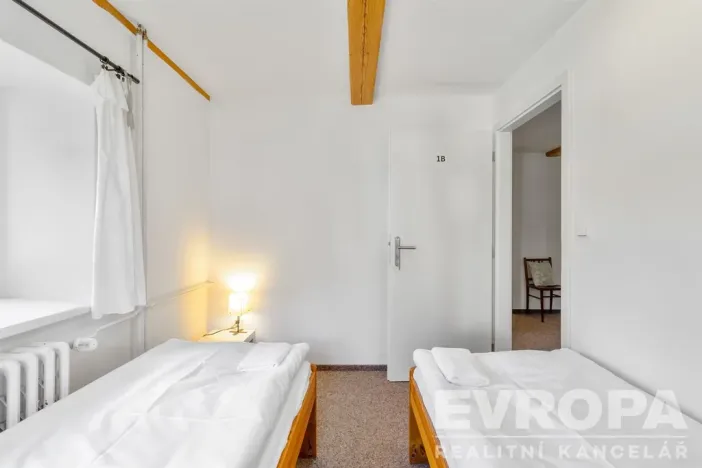 Pronájem komerční nemovitosti, Okrouhlička, 572 m2