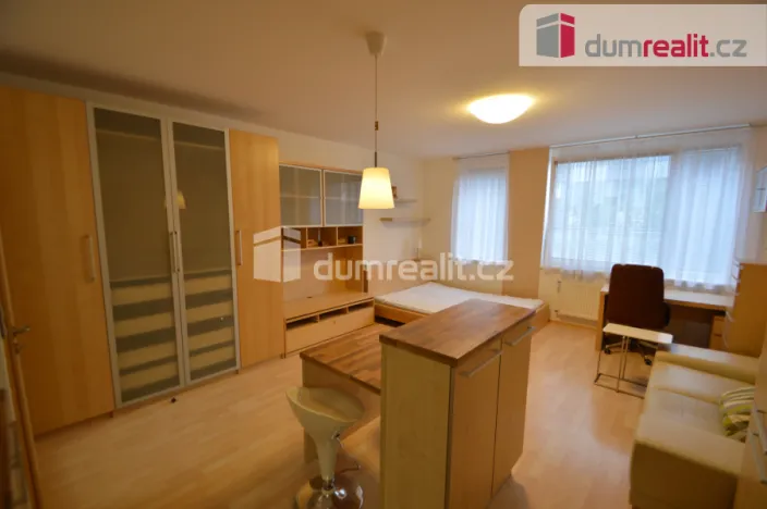 Pronájem bytu 1+kk, Praha - Prosek, Trmická, 36 m2
