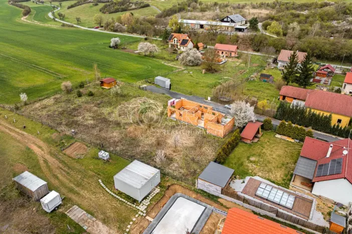 Prodej domu na klíč, Liteň - Běleč, Karlštejnská, 145 m2