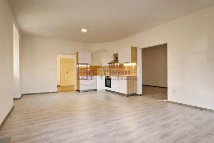 Pronájem bytu 2+kk, Jindřichův Hradec - Jindřichův Hradec I, nám. Míru, 72 m2