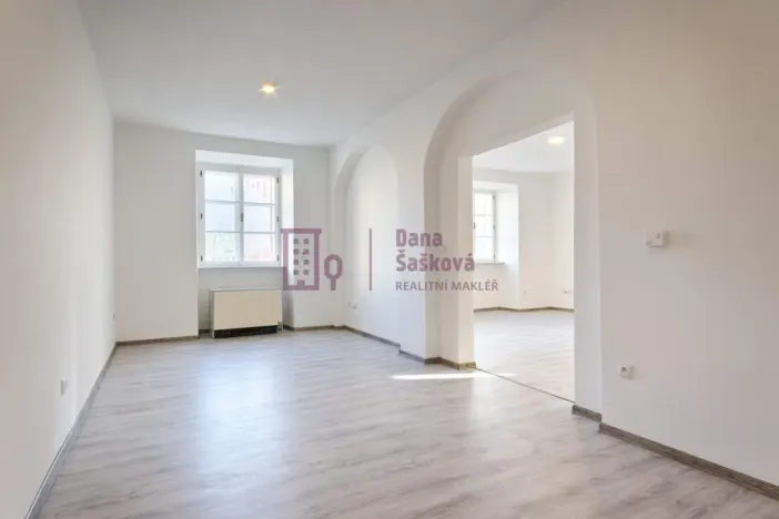 Pronájem bytu 2+kk, Jindřichův Hradec - Jindřichův Hradec I, nám. Míru, 72 m2