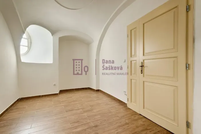Pronájem bytu 2+kk, Jindřichův Hradec - Jindřichův Hradec I, nám. Míru, 72 m2