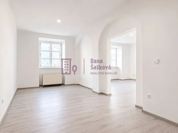Pronájem bytu 2+kk, Jindřichův Hradec - Jindřichův Hradec I, nám. Míru, 72 m2