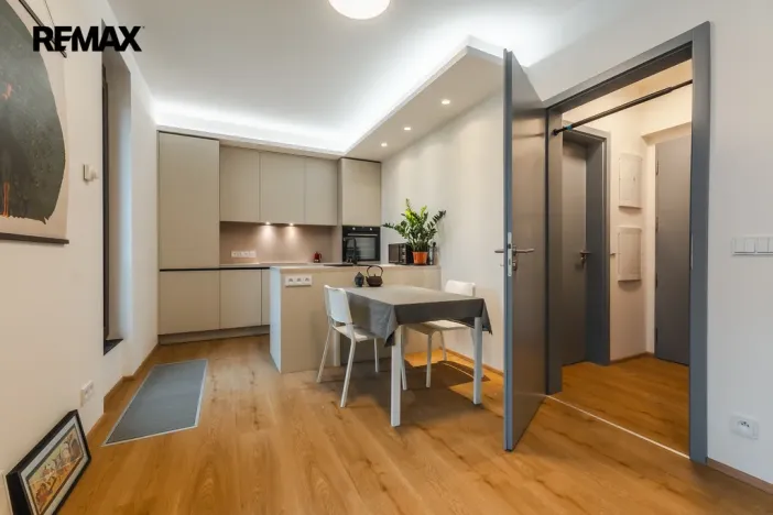 Pronájem bytu 1+kk, Praha - Libeň, U Vlachovky, 31 m2